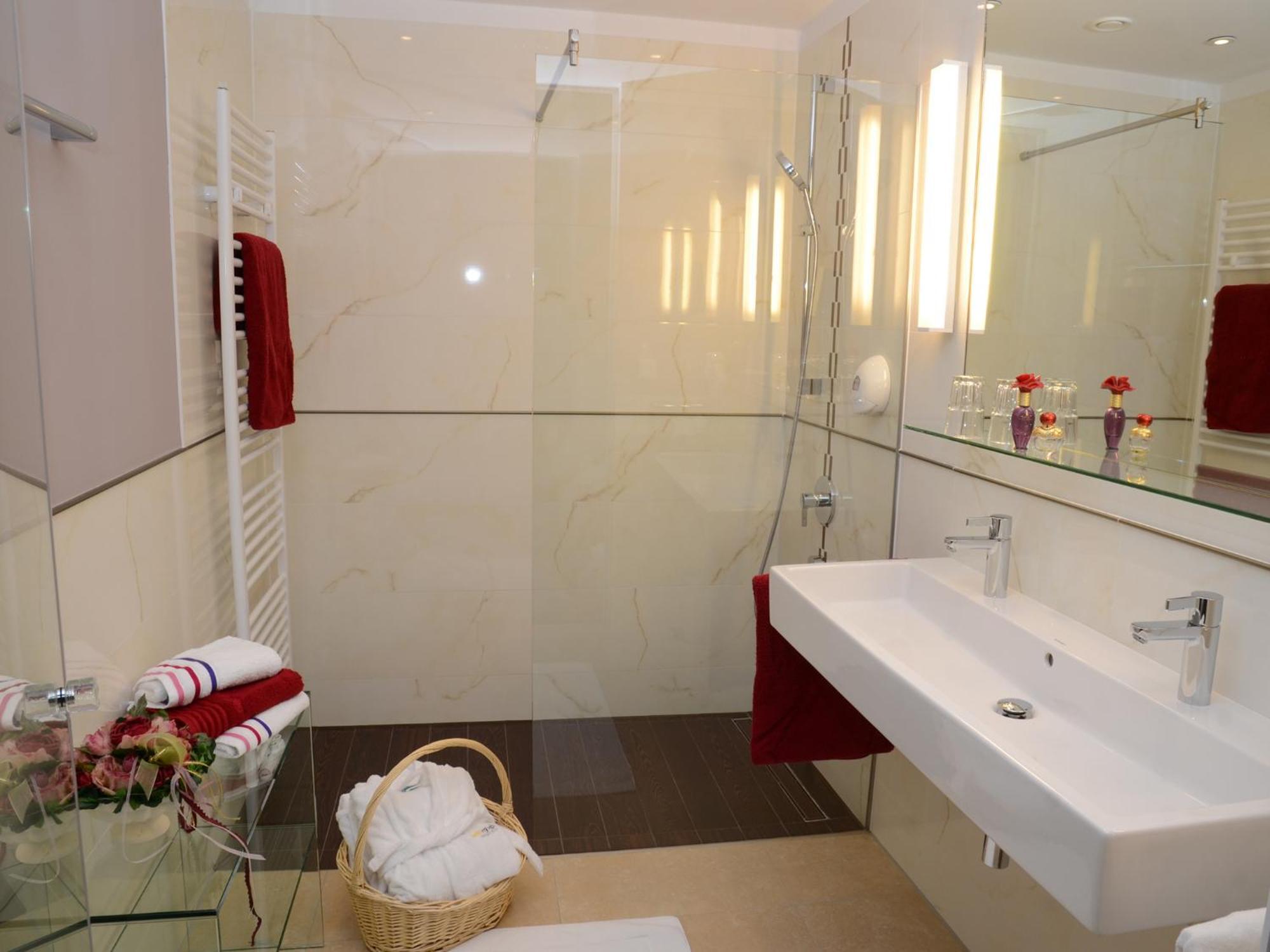 Weinrefugium Brolli Hotel Гамлиц Стая снимка