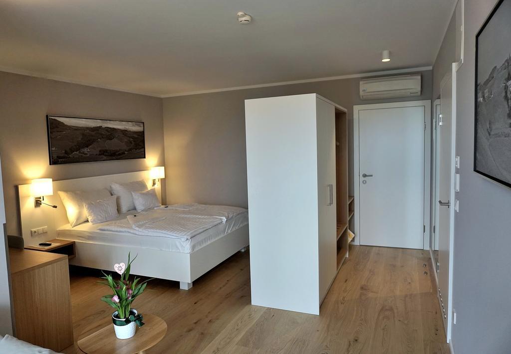 Weinrefugium Brolli Hotel Гамлиц Екстериор снимка